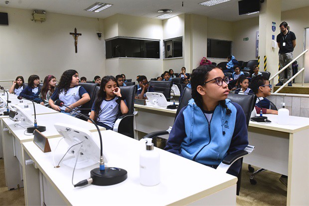Alunos do Colégio Adventista participam do "Conheça o Legislativo