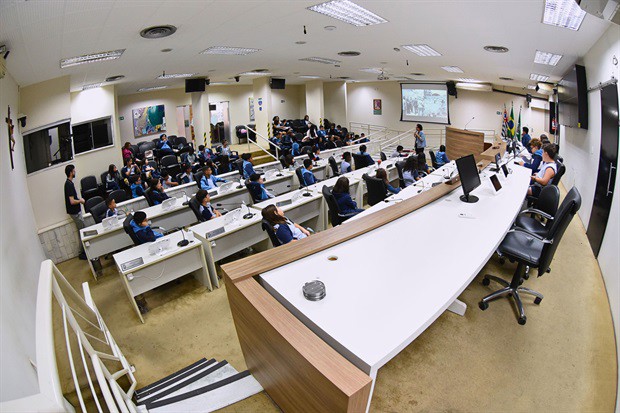 Alunos do Colégio Adventista participam do "Conheça o Legislativo