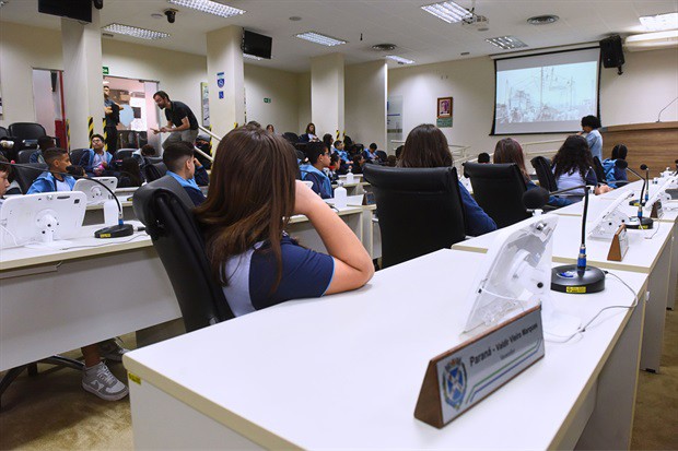 Alunos do Colégio Adventista participam do "Conheça o Legislativo