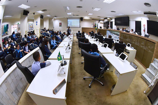 Alunos do Colégio Adventista participam do "Conheça o Legislativo