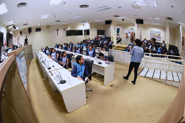 Alunos do Colégio Adventista participam do "Conheça o Legislativo