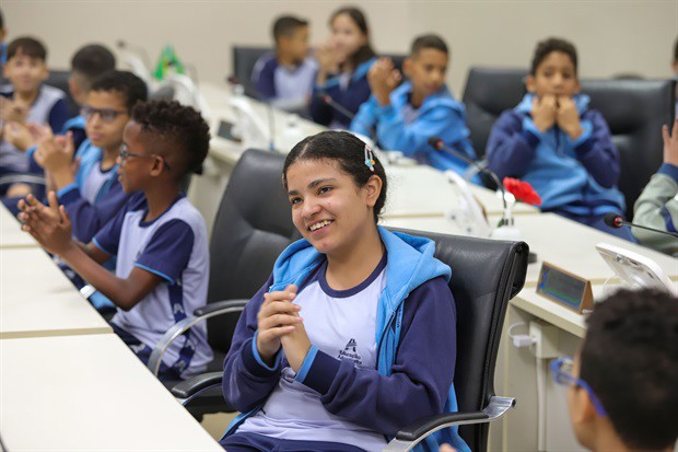 Alunos do Colégio Adventista participam do "Conheça o Legislativo