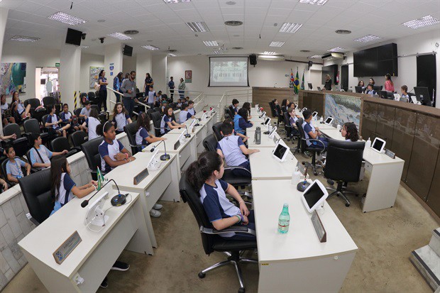 Alunos do Colégio Adventista participam do "Conheça o Legislativo