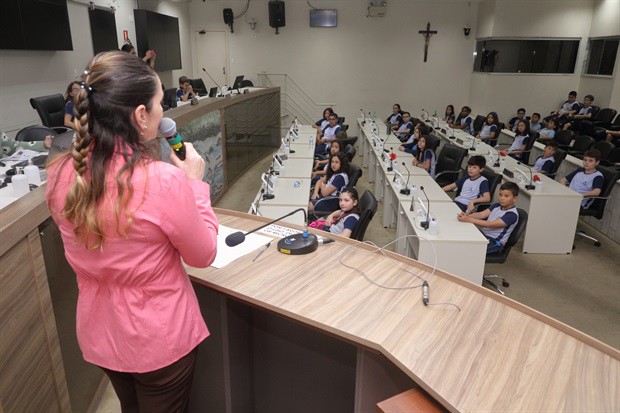 Alunos do Colégio Adventista participam do "Conheça o Legislativo