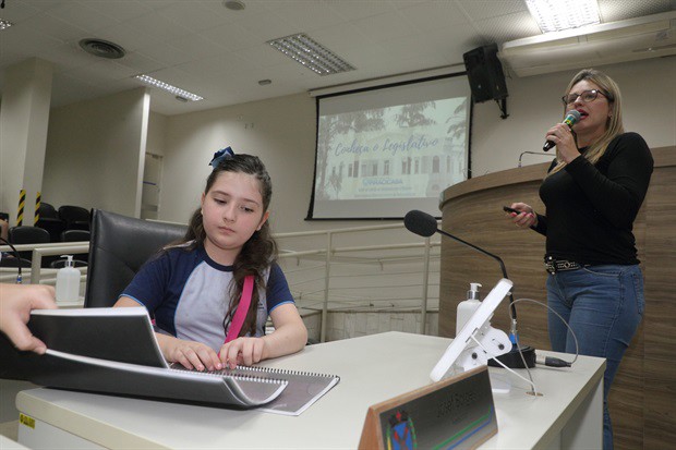 Alunos do Colégio Adventista participam do "Conheça o Legislativo