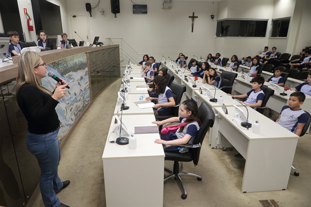 Alunos do Colégio Adventista participam do "Conheça o Legislativo