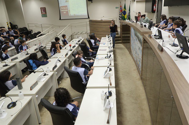 Alunos do Colégio Adventista participam do "Conheça o Legislativo