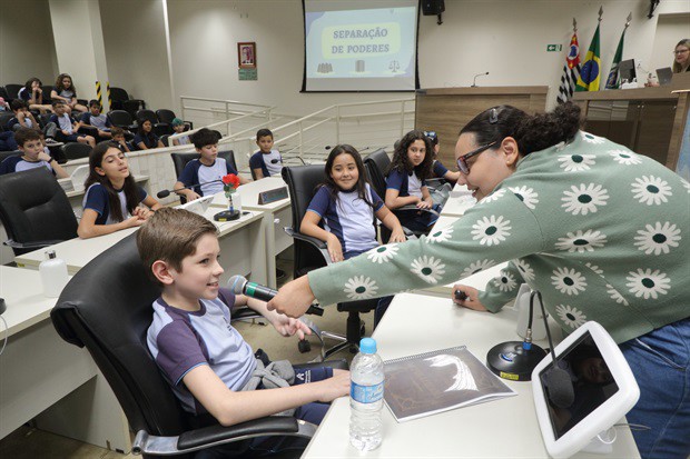 Alunos do Colégio Adventista participam do "Conheça o Legislativo
