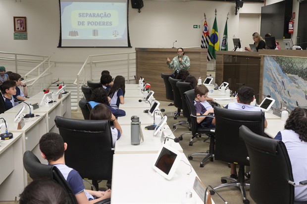 Alunos do Colégio Adventista participam do "Conheça o Legislativo
