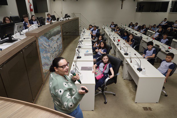 Alunos do Colégio Adventista participam do "Conheça o Legislativo