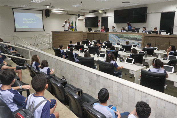 Alunos do Colégio Adventista participam do "Conheça o Legislativo