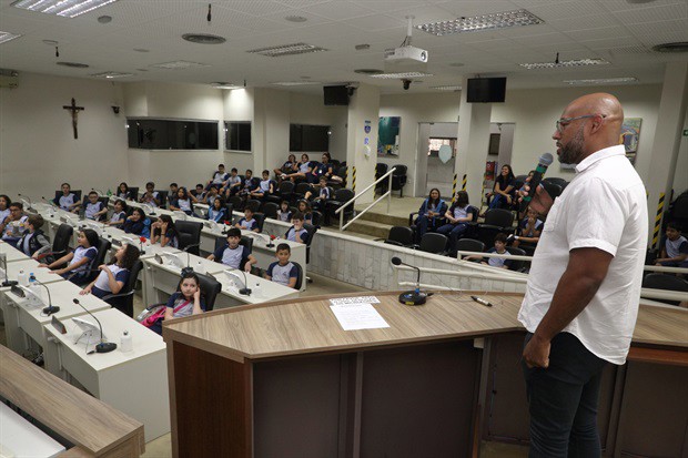 Alunos do Colégio Adventista participam do "Conheça o Legislativo