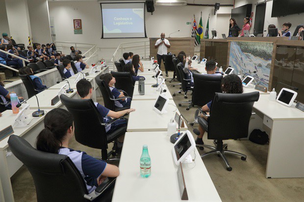 Alunos do Colégio Adventista participam do "Conheça o Legislativo