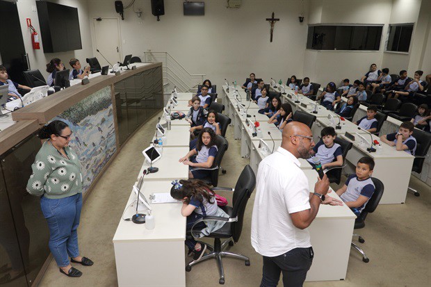 Alunos do Colégio Adventista participam do "Conheça o Legislativo