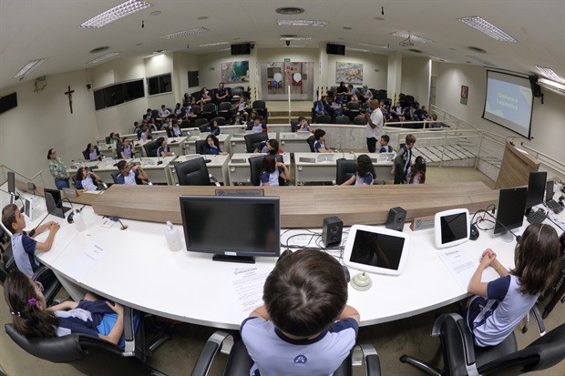 Alunos do Colégio Adventista participam do "Conheça o Legislativo