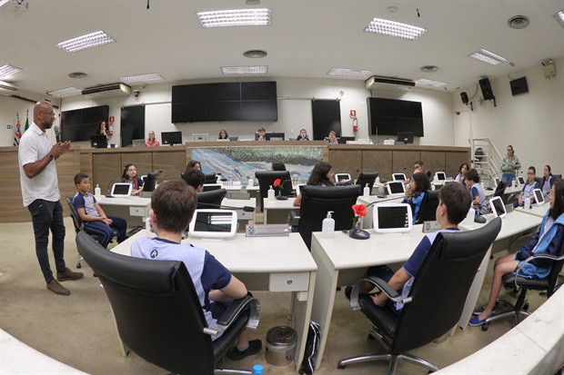 Alunos do Colégio Adventista participam do "Conheça o Legislativo