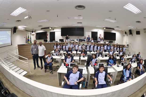 Alunos do Colégio Adventista participam do "Conheça o Legislativo