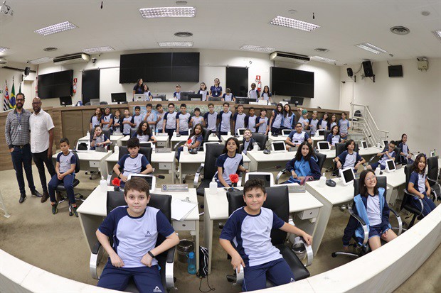 Alunos do Colégio Adventista participam do "Conheça o Legislativo