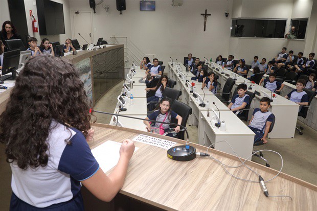 Alunos do Colégio Adventista participam do "Conheça o Legislativo