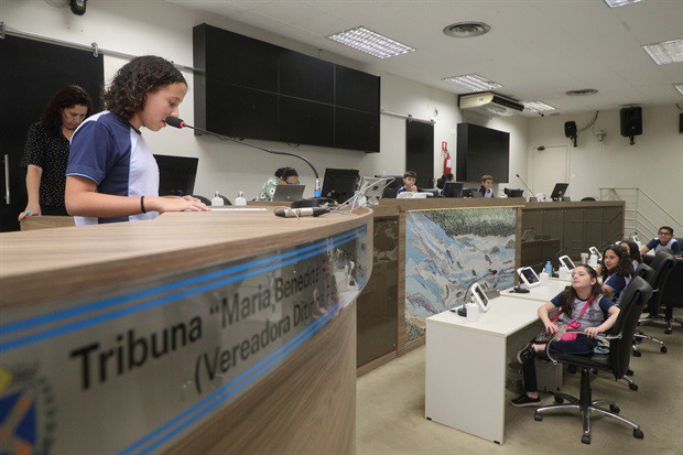 Alunos do Colégio Adventista participam do "Conheça o Legislativo