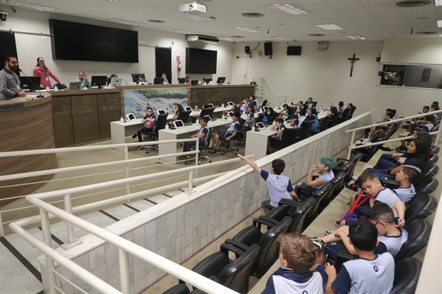 Alunos do Colégio Adventista participam do "Conheça o Legislativo