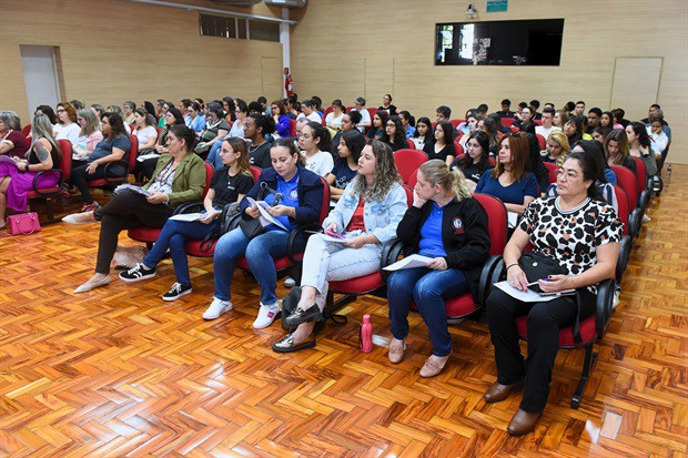 Médico Rodrigo Reis esteve na Câmara Municipal de Piracicaba para atividade da Escola do Legislativo