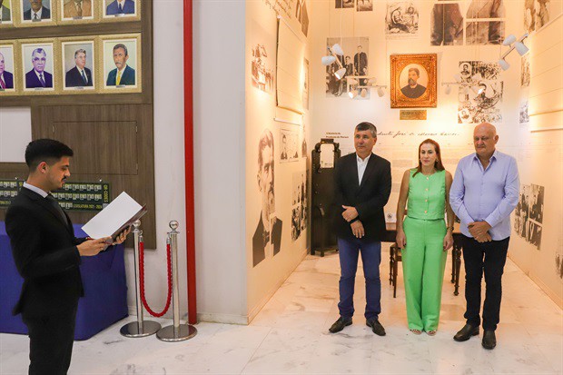 Sócios fundadores do restaurante, Gilberto Black e Ana Maria Basso Black, receberam a homenagem