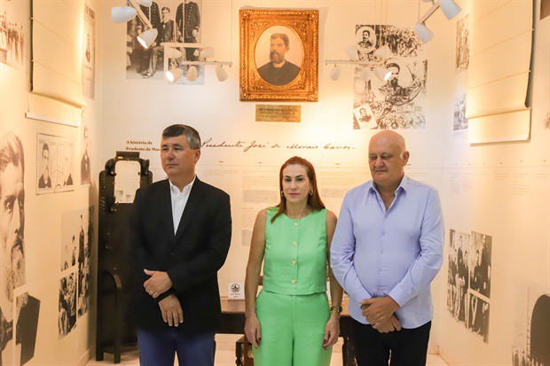 Sócios fundadores do restaurante, Gilberto Black e Ana Maria Basso Black, receberam a homenagem