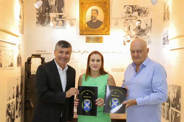 Sócios fundadores do restaurante, Gilberto Black e Ana Maria Basso Black, receberam a homenagem