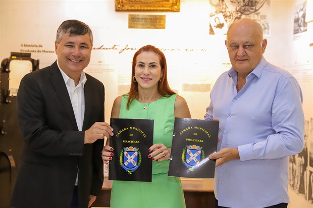 Sócios fundadores do restaurante, Gilberto Black e Ana Maria Basso Black, receberam a homenagem