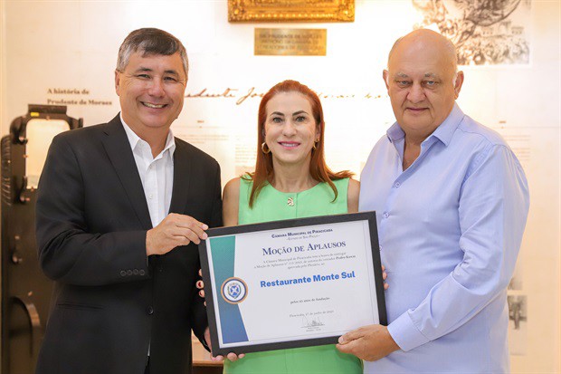 Sócios fundadores do restaurante, Gilberto Black e Ana Maria Basso Black, receberam a homenagem