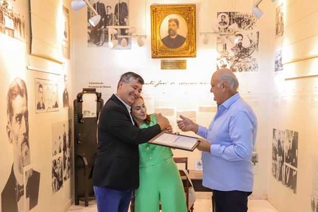 Sócios fundadores do restaurante, Gilberto Black e Ana Maria Basso Black, receberam a homenagem