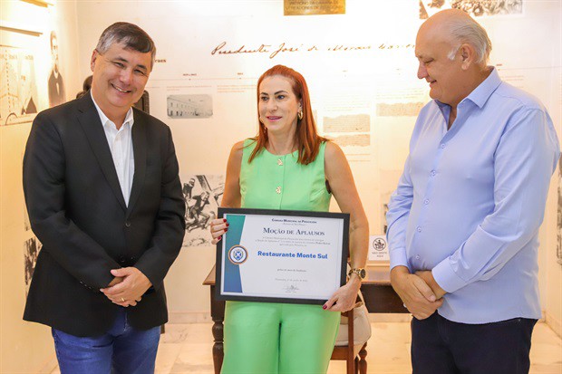 Sócios fundadores do restaurante, Gilberto Black e Ana Maria Basso Black, receberam a homenagem