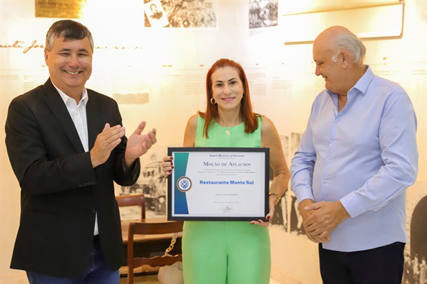 Sócios fundadores do restaurante, Gilberto Black e Ana Maria Basso Black, receberam a homenagem