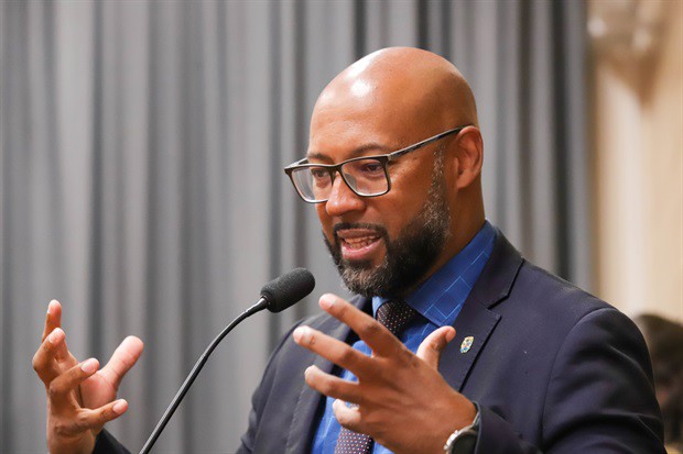 Vereador Acácio Godoy concedeu as homenagens no Salão Nobre da Câmara