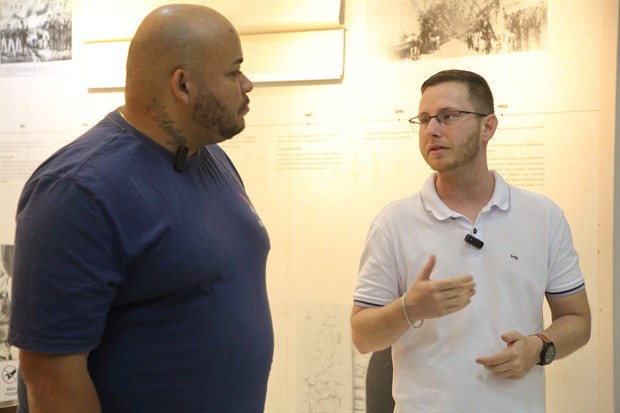 Vereador Gustavo Pompeo (Avante) entregou homenagem ao proprietário da lanchonete, Marcelo João da Silva