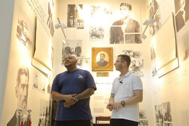 Vereador Gustavo Pompeo (Avante) entregou homenagem ao proprietário da lanchonete, Marcelo João da Silva