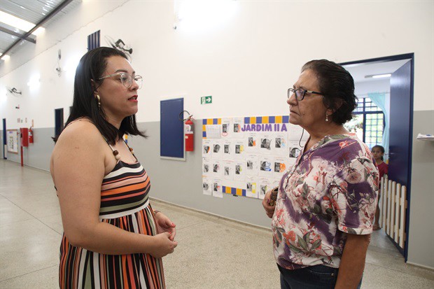 Alessandra Cardoso da Cruz Nascimento (à esquerda) e a vereadora Cima Pereira (PV), a Professora Cimara