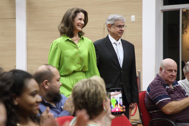 "Se felicidade é feita de momentos, este é um deles”, disse a homenageada Maria Helena Santini Campos Tavares