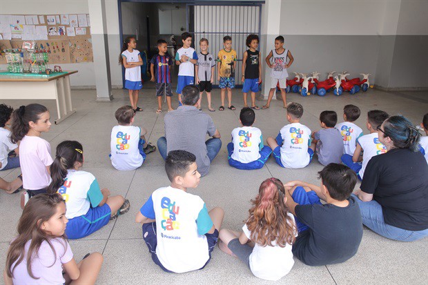 Vereador Pedro Kawai conhece projeto Ser verde: práticas ecológicas comunitárias, desenvolvido por alunos da Escola Municipal Joaquim Carlos Alexandrino de Souza