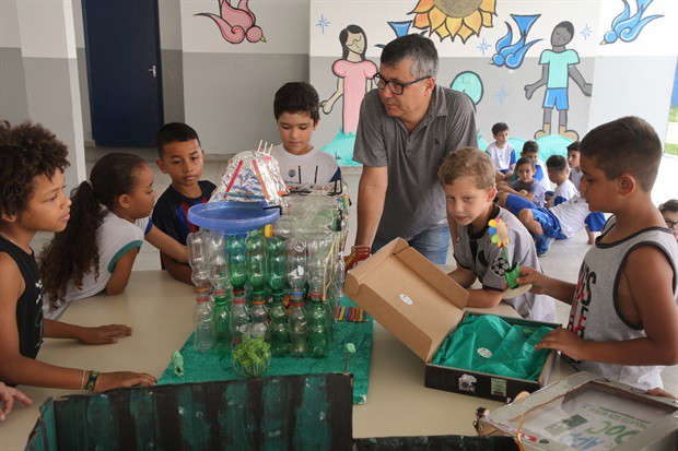 Vereador Pedro Kawai conhece projeto Ser verde: práticas ecológicas comunitárias, desenvolvido por alunos da Escola Municipal Joaquim Carlos Alexandrino de Souza