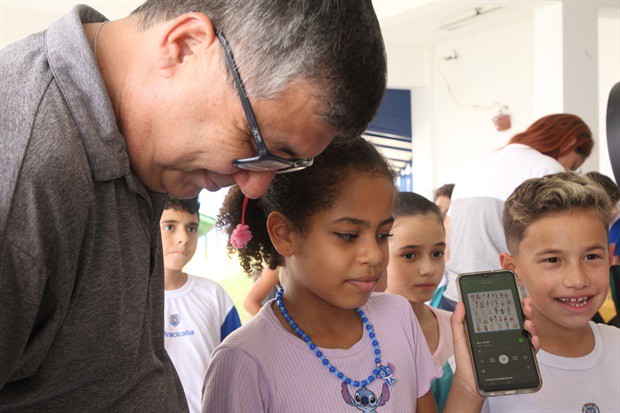 Vereador Pedro Kawai conhece projeto Ser verde: práticas ecológicas comunitárias, desenvolvido por alunos da Escola Municipal Joaquim Carlos Alexandrino de Souza