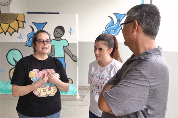 Vereador Pedro Kawai conhece projeto Ser verde: práticas ecológicas comunitárias, desenvolvido por alunos da Escola Municipal Joaquim Carlos Alexandrino de Souza