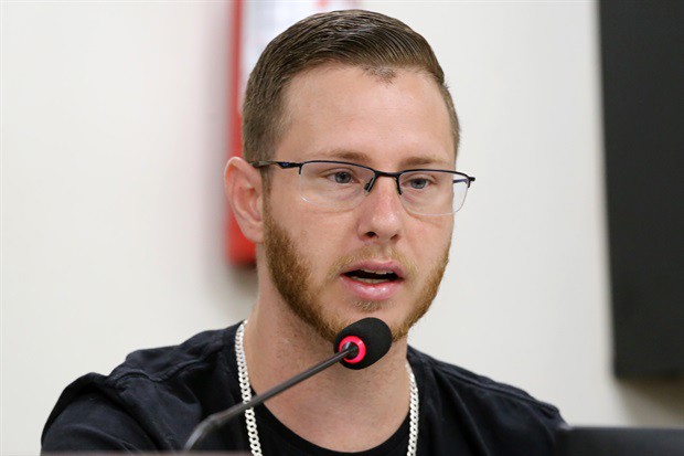 Membros da CPI analisam contradições no prontuário da paciente e obtêm informações sobre falta de preparo da unidade