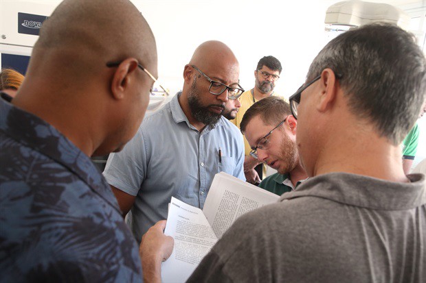 À tarde, CPI fez diligência na UPA, averiguou o estoque e registros de aplicação do soro antiescorpiônico