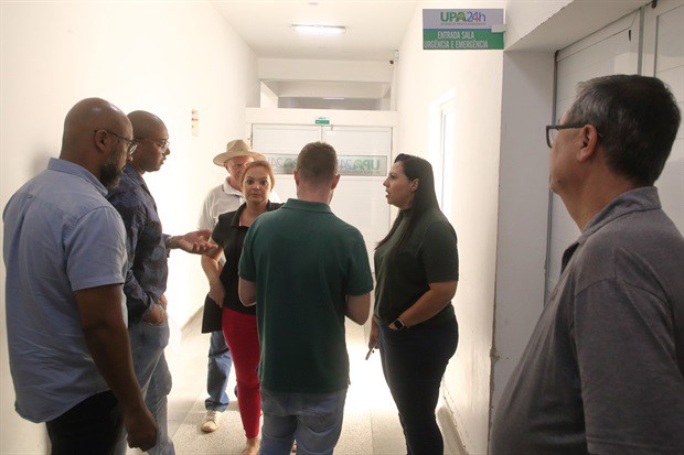 À tarde, CPI fez diligência na UPA, averiguou o estoque e registros de aplicação do soro antiescorpiônico