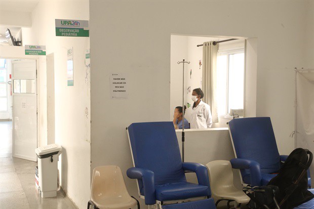 À tarde, CPI fez diligência na UPA, averiguou o estoque e registros de aplicação do soro antiescorpiônico