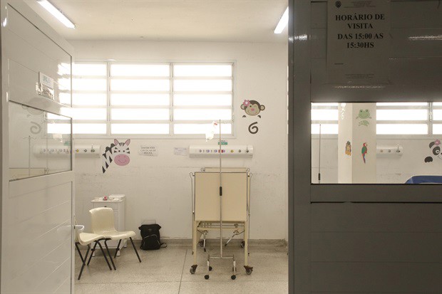 À tarde, CPI fez diligência na UPA, averiguou o estoque e registros de aplicação do soro antiescorpiônico