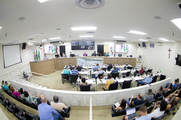Além da 64ª Reunião Ordinária, os vereadores também realizaram outras duas sessões extraordinárias, a 13ª e a 14ª, para deliberar proposituras em regime de urgência