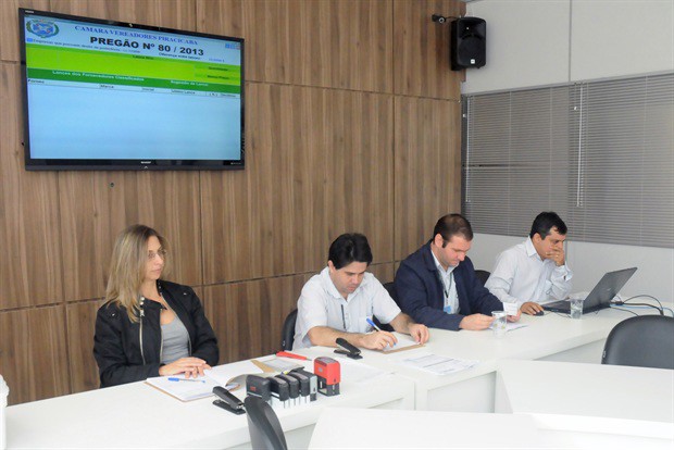 Servidores da Câmara durante pregão realizado em setembro